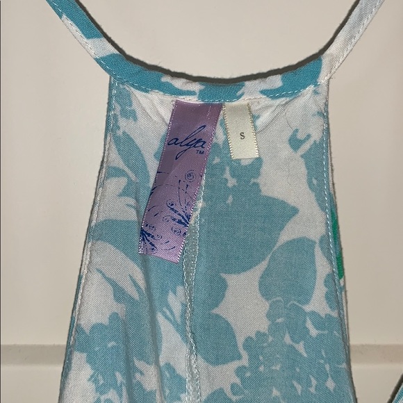 Alya Floral Tank Top (Francesca’s) - Picture 3 of 4